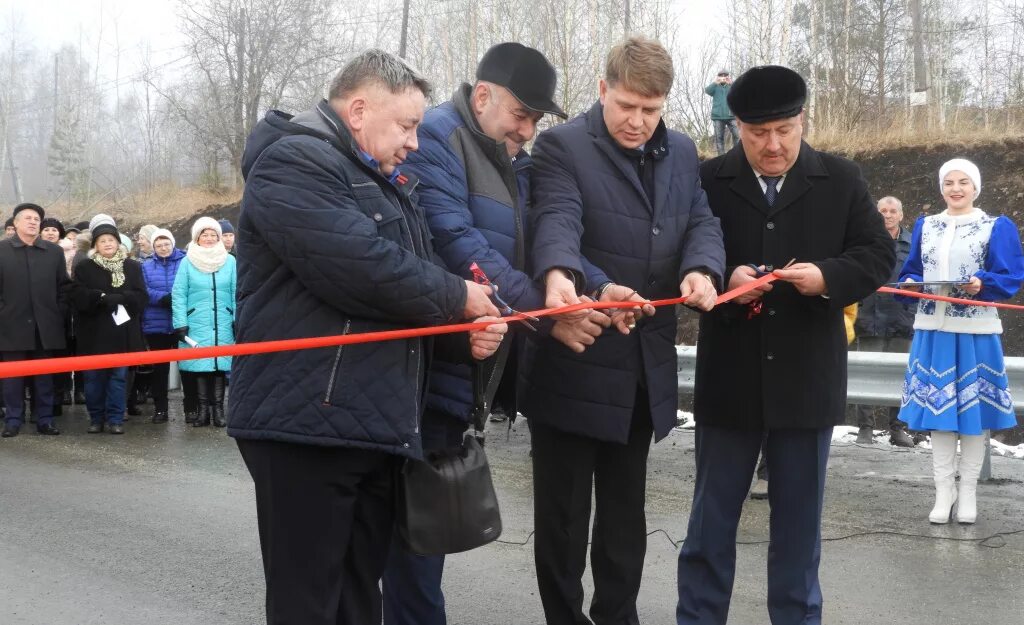 Торжественное открытие моста. Торжественно открыли мост. Ярошук открытие моста. Открытие моста смешное.