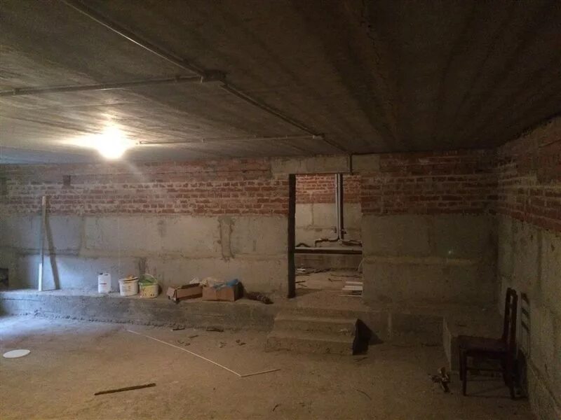 полуподвальное помещение. подвал 82 ленинский проспект. нежилое помещение в подвале многоквартирного. окна в подвальном помещении. помещение в цокольном этаже.