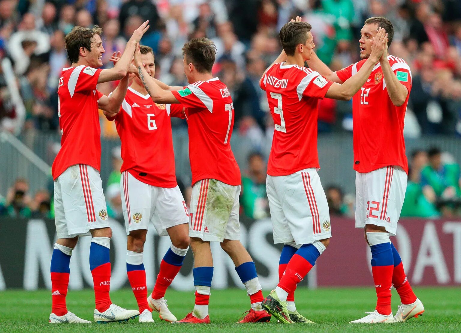 Когда был последний чемпионат по футболу. Испания чемпион мира по футболу 2010. Кубок мира по футболу. Лионель месси 2021 аргентина. Коста рика сборная по футболу 2014.