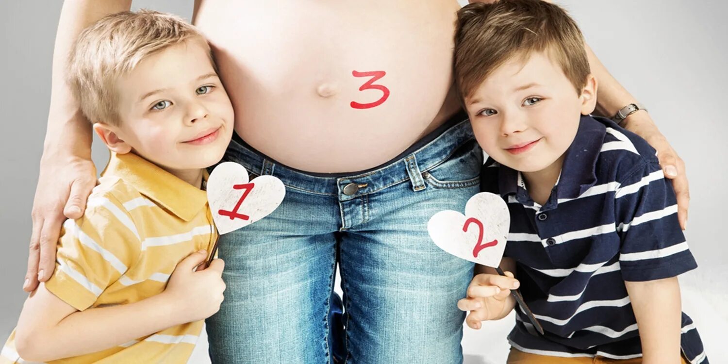 Мамы беременные мальчиками. Фотосессия беременной вторым ребенком. Фотосессия беременной с двумя детьми.