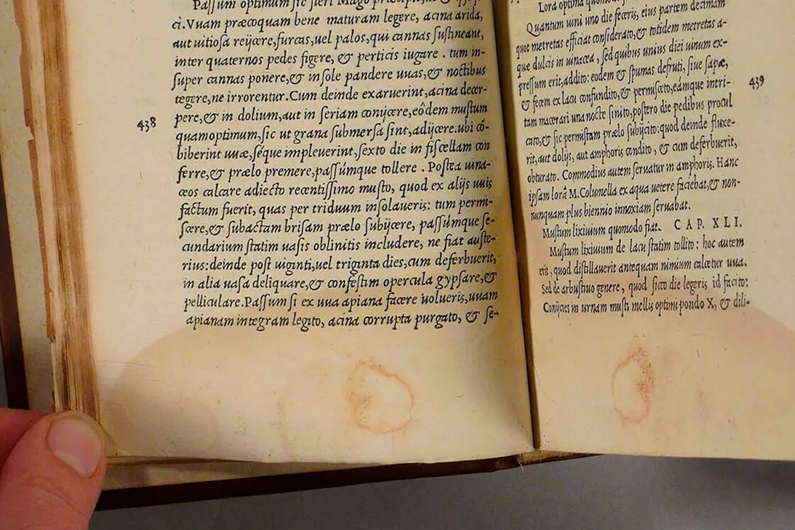 Чистим книги. Детские книжки про зубы. Чистить книги. Книги вытираем. Чистим книги.