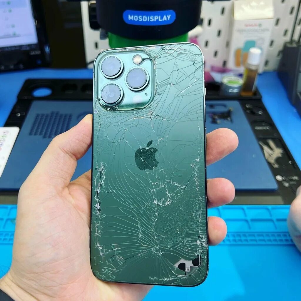 Замена крышки на айфон 11. Замена заднего стекла iphone 13 Pro Max. Iphone 15 Pro Max Разбитая задняя крышка. Заднее стекло айфон. Заднее стекло iphone 13.