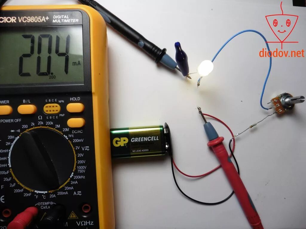 Мультиметр прозвонка диодов. Прозвонка светодиода мультиметром. Как прозвонить светодиод мультиметром. СМД стабилитрон мультиметром.