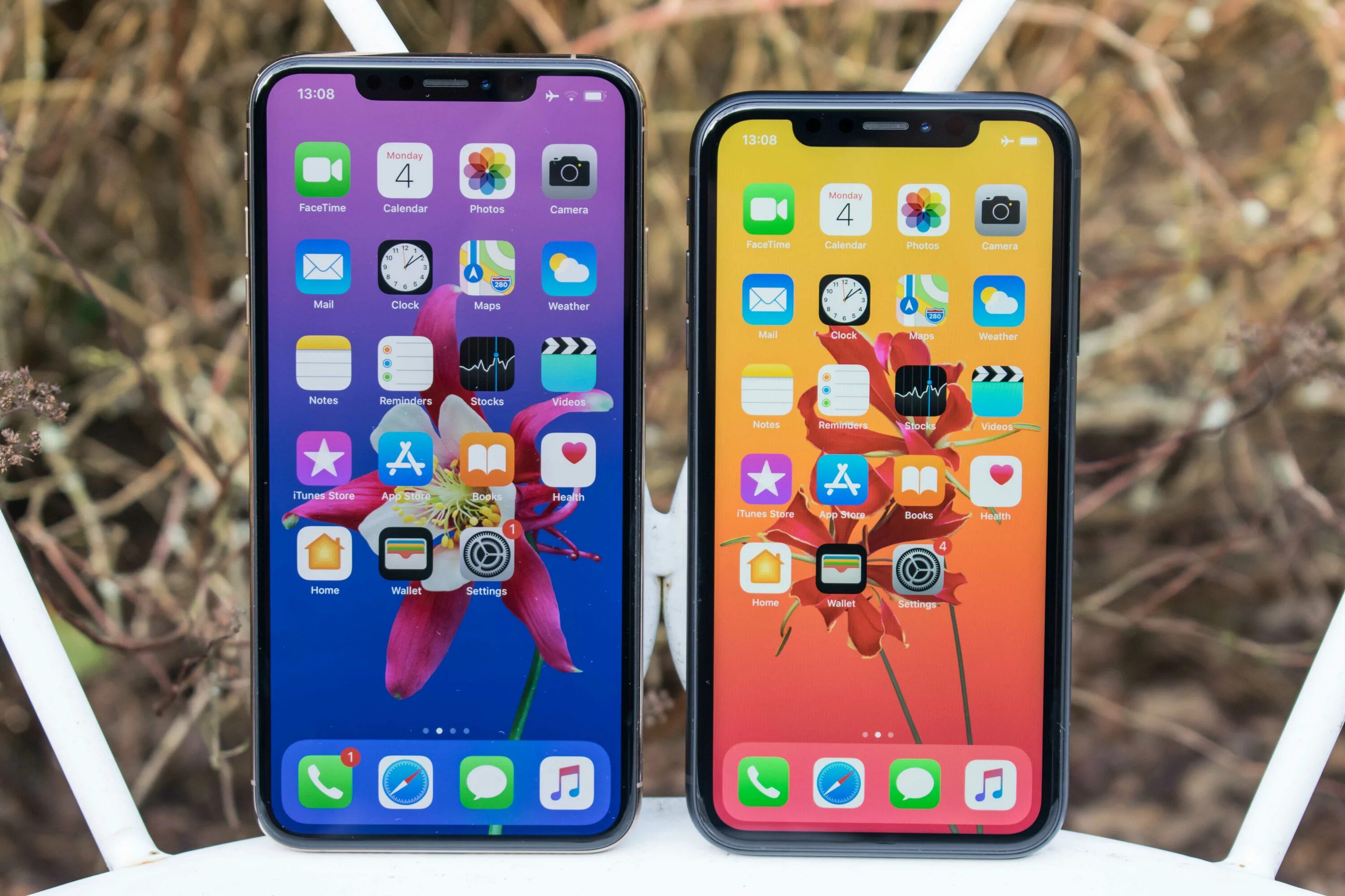 Айфон хс 11. Iphone 11 XS. Iphone XR XS XS Max. Iphone XS Max vs iphone 11. Iphone XS vs 11.