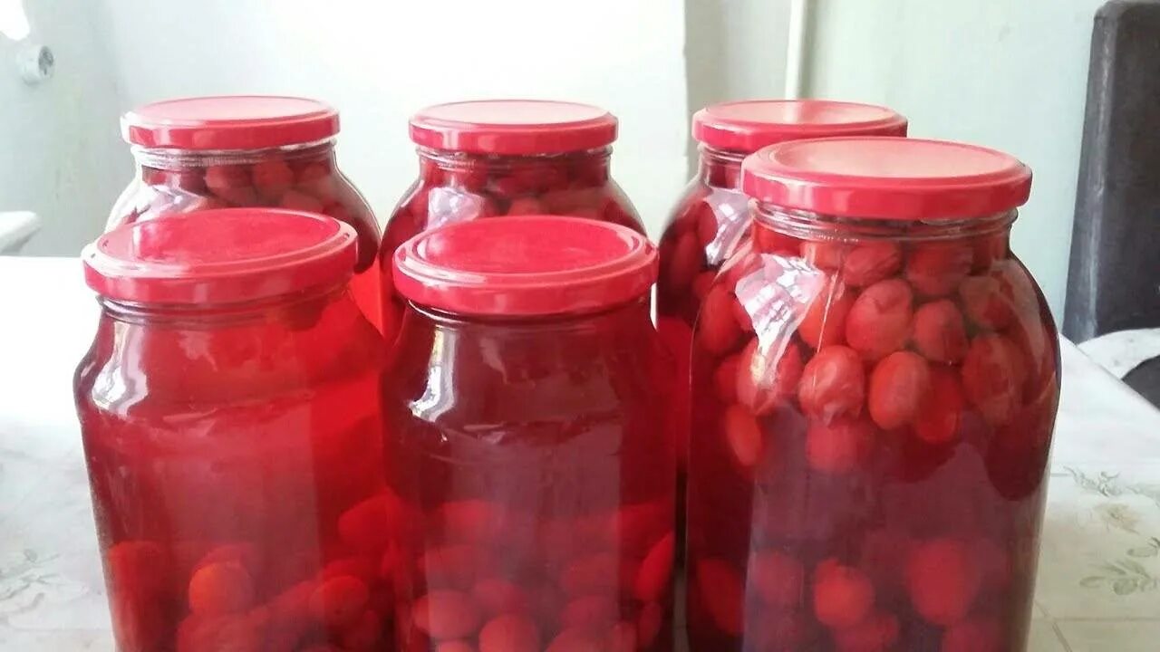 Клубничный компот в банке на зиму. Клубничный компот на зиму. Компот 3 литра рецепт. Компот ассорти на зиму. Компот клубничный мохито.