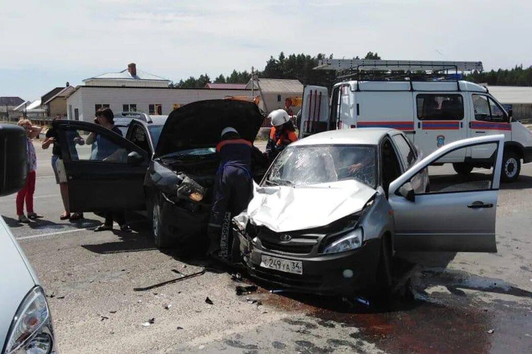 авария в ростовской области вчера на трассе. дтп в ростове на дону на нансена. дтп в ремонтненском районе ростовской. новочеркасск улица машиностроителей дтп. авария шолоховский район.