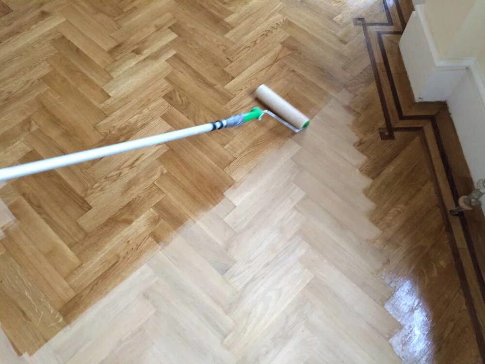 Сколько сохнут деревянные полы. Шлифовка паркета. циклевка паркета и покрытие лаком до и после. покрасить пол красиво. сколько сохнет лак для пола.