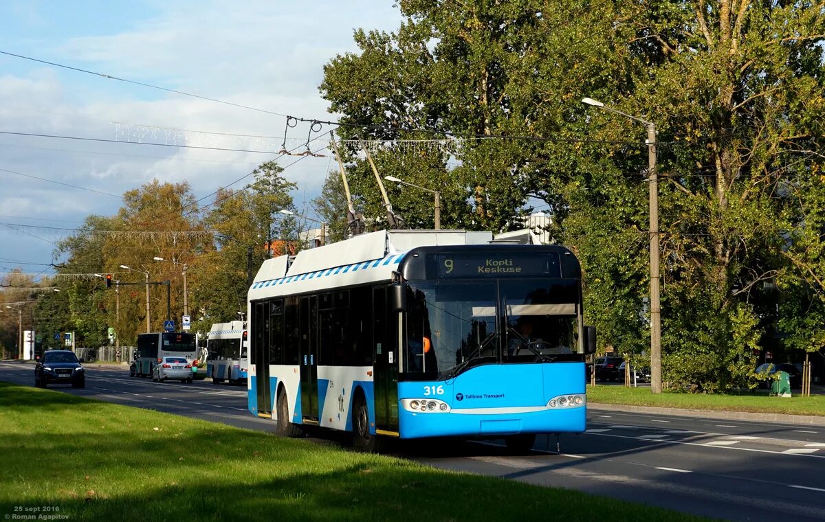 Контакты троллейбуса. Троллейбус в Таллине Солярис. Таллин троллейбус. Skoda 14tr Tallin. Solaris Trollino 24 салон.