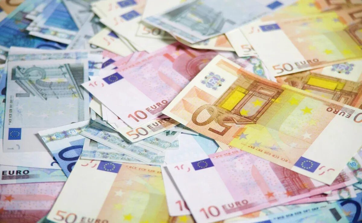 Курсы валют jpg. Eur kz. Изображение валют. Евро символ валюты. Евро на белом фоне.