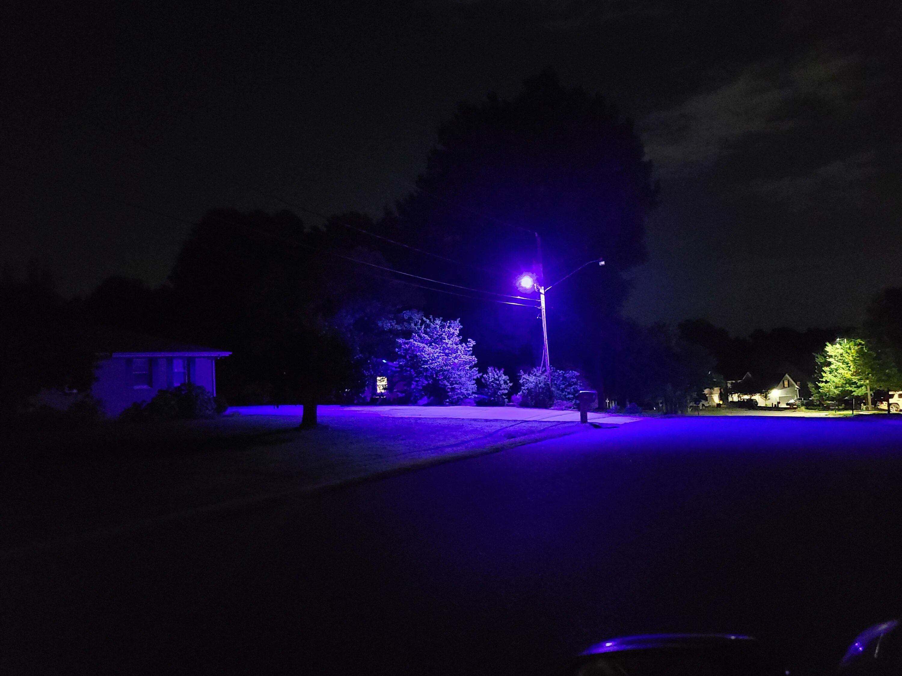 Blue street. Звезда Орион уличное освещение. Уличное освещение дороги в сиреневой пустые.