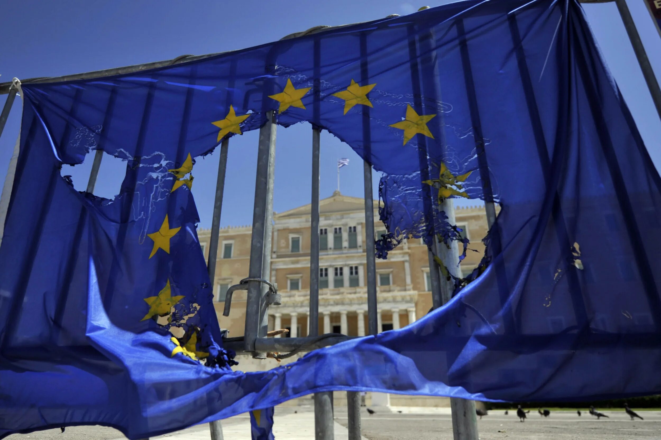 Греция Европейский Союз. Флаг ЕС раскол. Раскол Евросоюза ЕС. Евросоюз распался.
