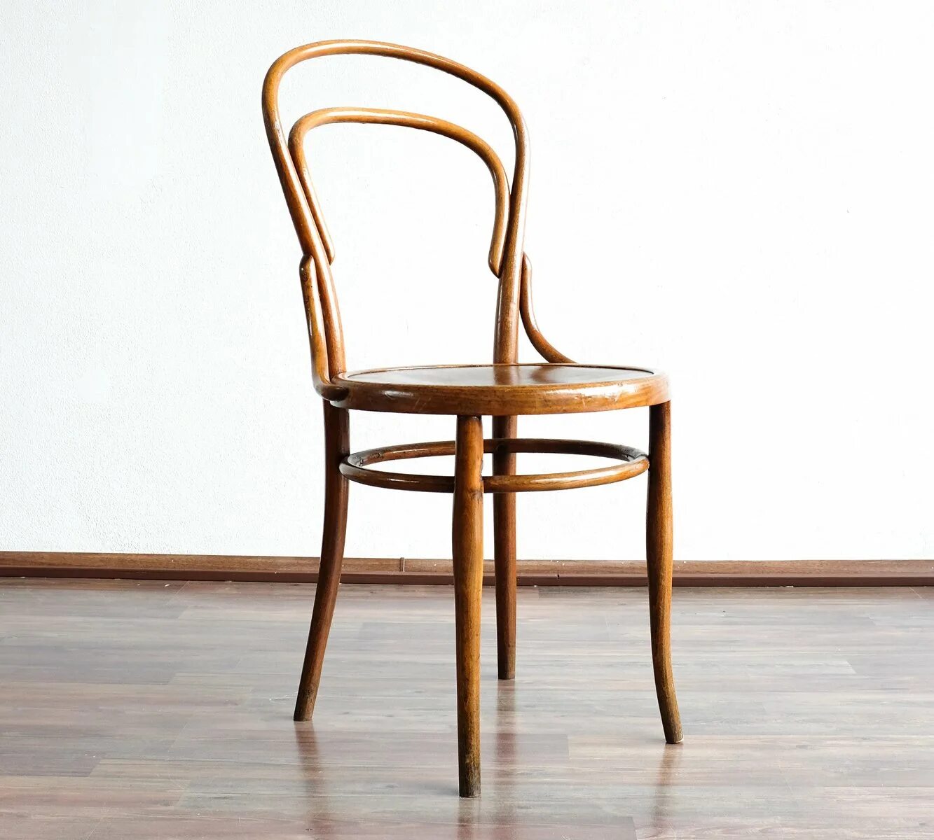 Кому стул. Кому стул. Komed chair. Мягкий стул. Венский стул 14 михаэля тонета.