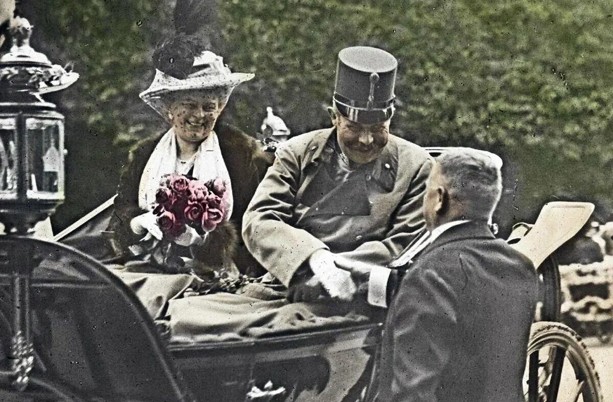 Эрцгерцог убитый в сараево. Эрцгерцог франц фердинанд 1914. убийство в сараево 1914 франца фердинанда. франц фердинанд и софия хотек. эрцгерцог франц фердинанд похороны.