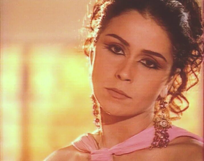 Клон 33. Жади саид лукас. Песни на ютубе с клона. Клон 2001 джованна антонелли жади. Клон 33.