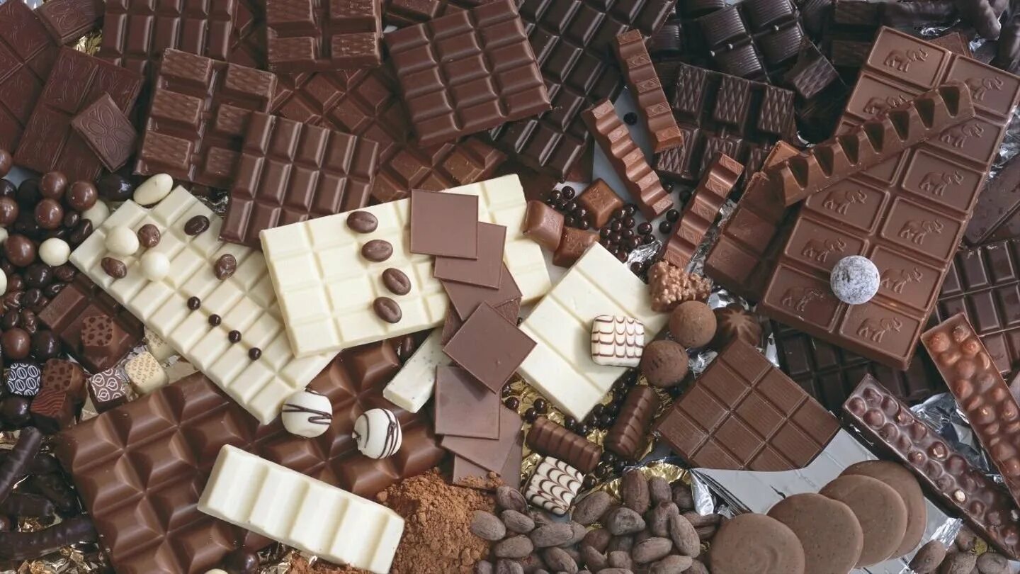 Плитка шоколада. Много шоколадок. Шоколадная плитка. Сладости шоколадки.