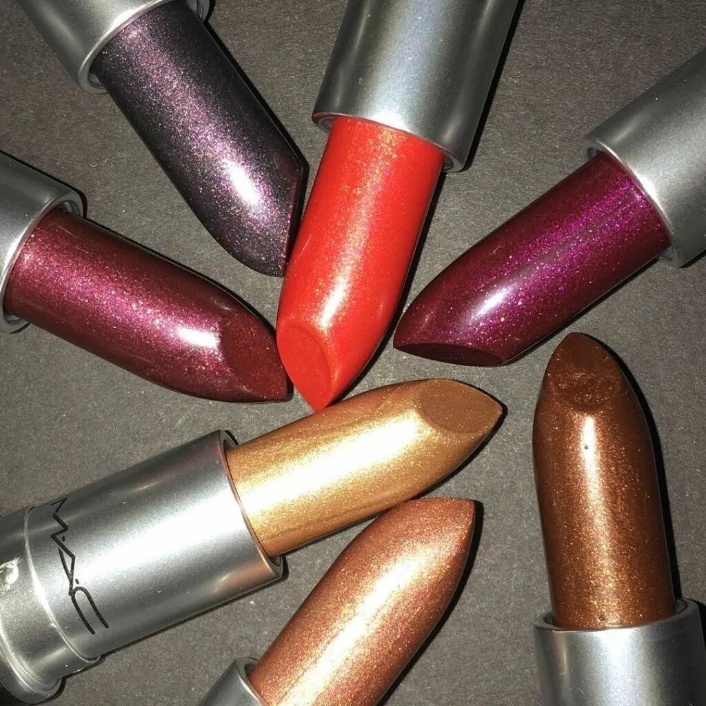 Помада с перламутром. Помада Липстик металлик. Mac Metallic Lipstick. Мак перламутровая помада. Mac помада металлик.