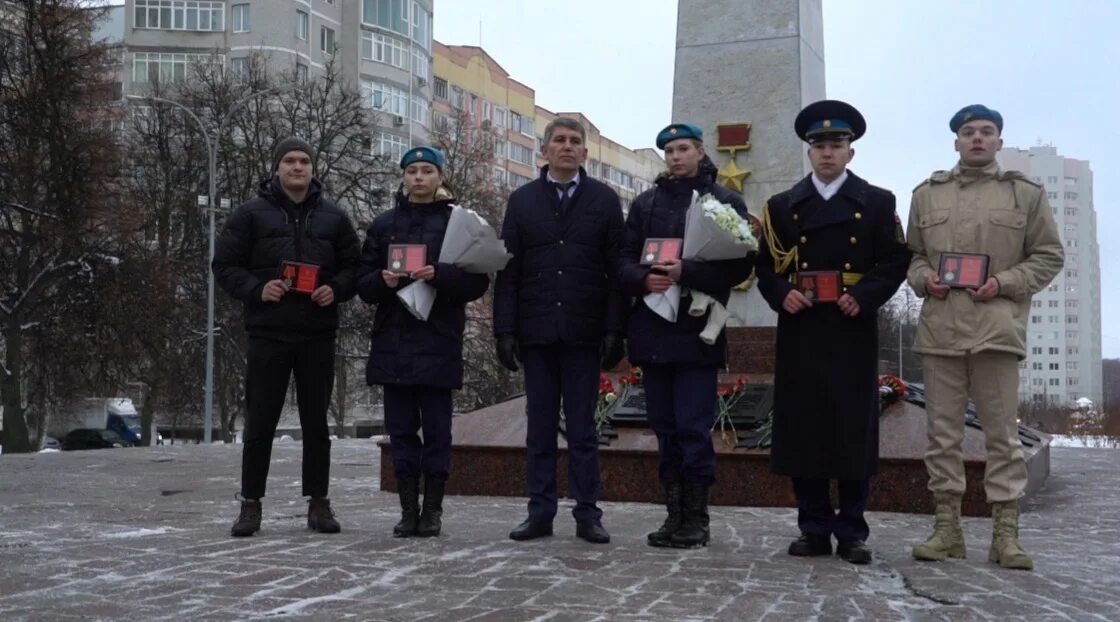 Город тула 9 мая. Юный патриот города героя тулы. медаль юный патриот тулы. город герой тула награды. патриот для города.