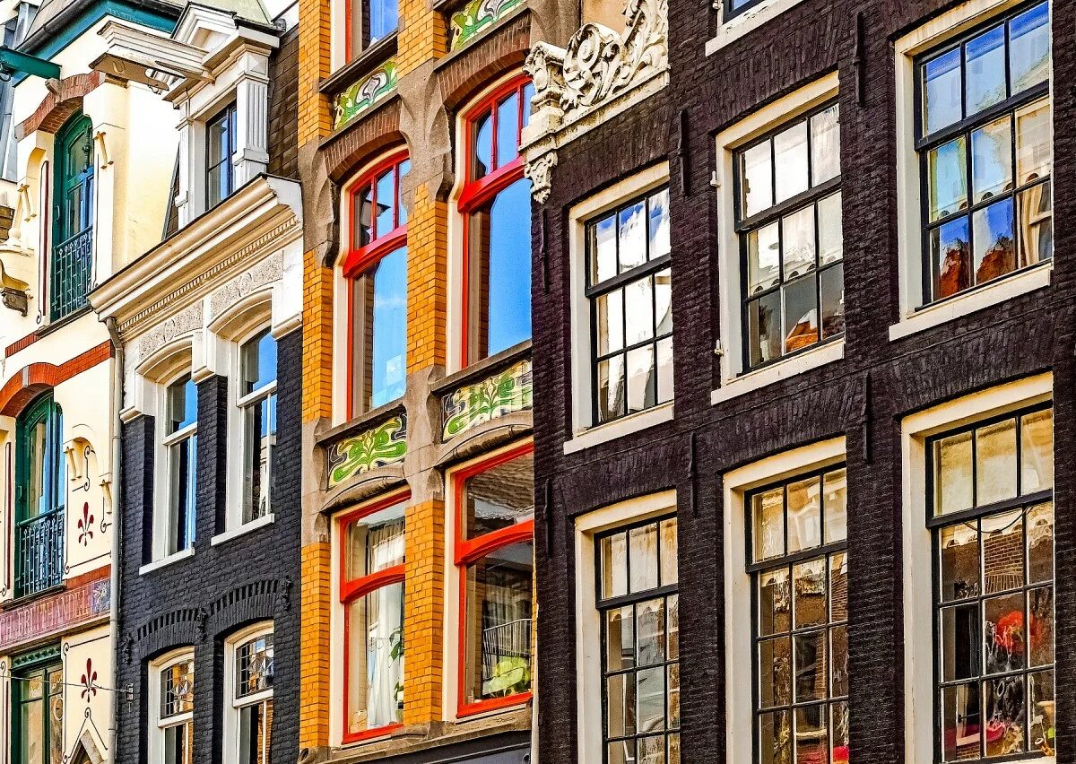 Фасада г. Фасады кирпич Амстердам. Цветные фасады домов. Красивые фасады зданий. Окна на фасаде.