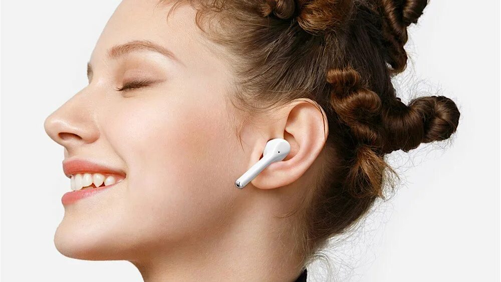 Книга в ухе бесплатное приложение. Huawei freebuds 3i. Наушники Huawei freebuds 3. Huawei freebuds 3i в ухе. Хуавей фрибадс 3 в ушах.