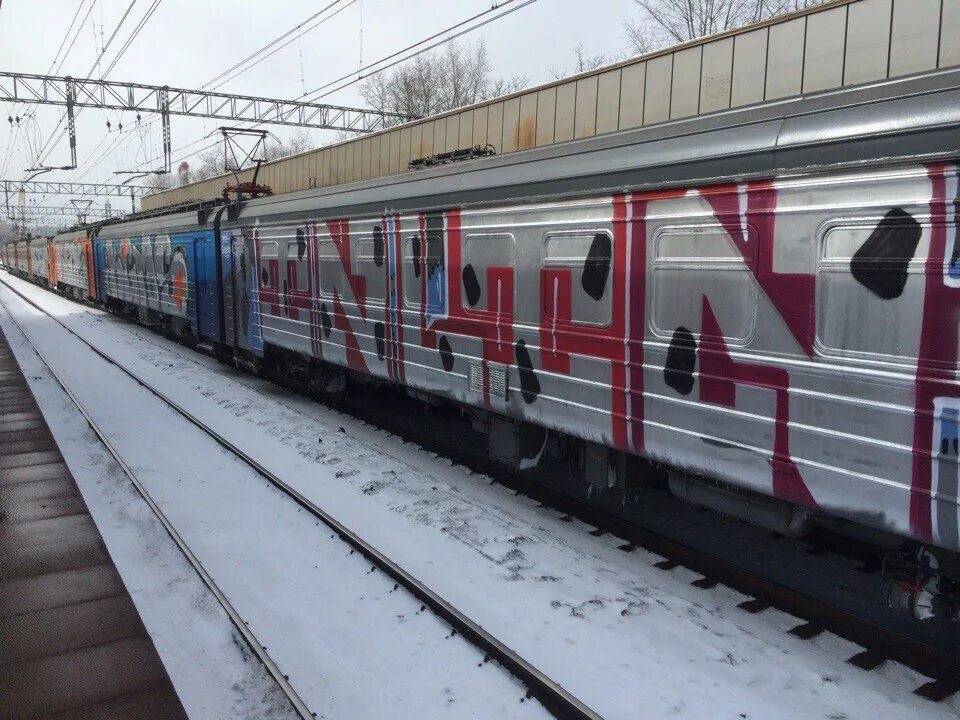 Электричка балашиха москва завтра. Электричка Балашиха. Балашиха станция электрички. Поезд Москва Балашиха. Станция Звездная Балашиха электричка.