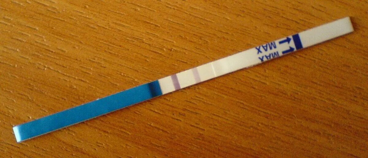 Тест с двумя полосками. Тест две палочки. Тест на беременность 2 полоски. Тестна беременности две палочки. Тест две палочки.