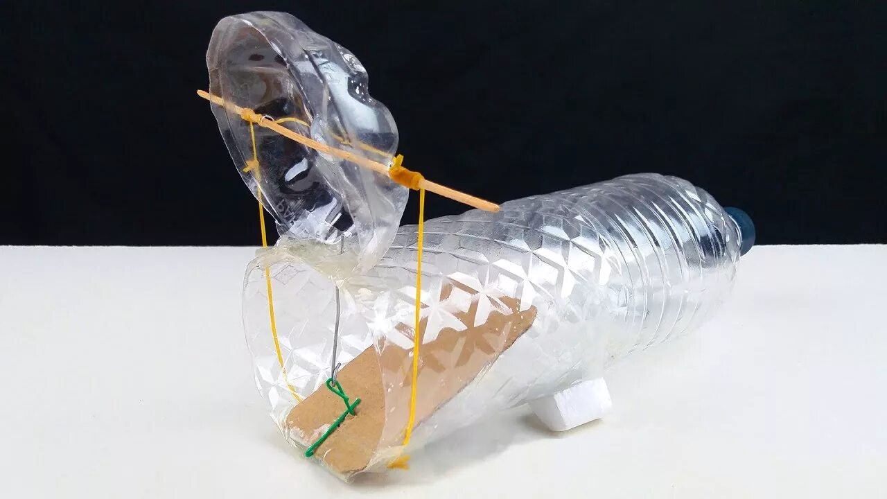 Мышь бутылка. Мышеловка из пластиковой бутылки. мышеловки из пластиковых бутылок. мышь с бутылкой. гуманная мышеловка из бутылки.