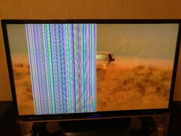 Потом телевизор. ЖК самсунг вертикальная полоса. Вертикальные полосы 32lm340t. Вертикальные полосы на телевизоре. Вертикальные полосы на ЖК телевизоре.