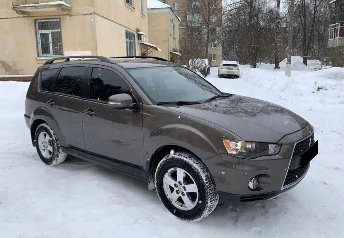 Мицубиси Аутлендер 2011. Митсубиси Аутлендер 2011 года. Mitsubishi Outlander 2011 года. Mitsubishi Outlander 2.0 2011. Купить митсубиси аутлендер 2011