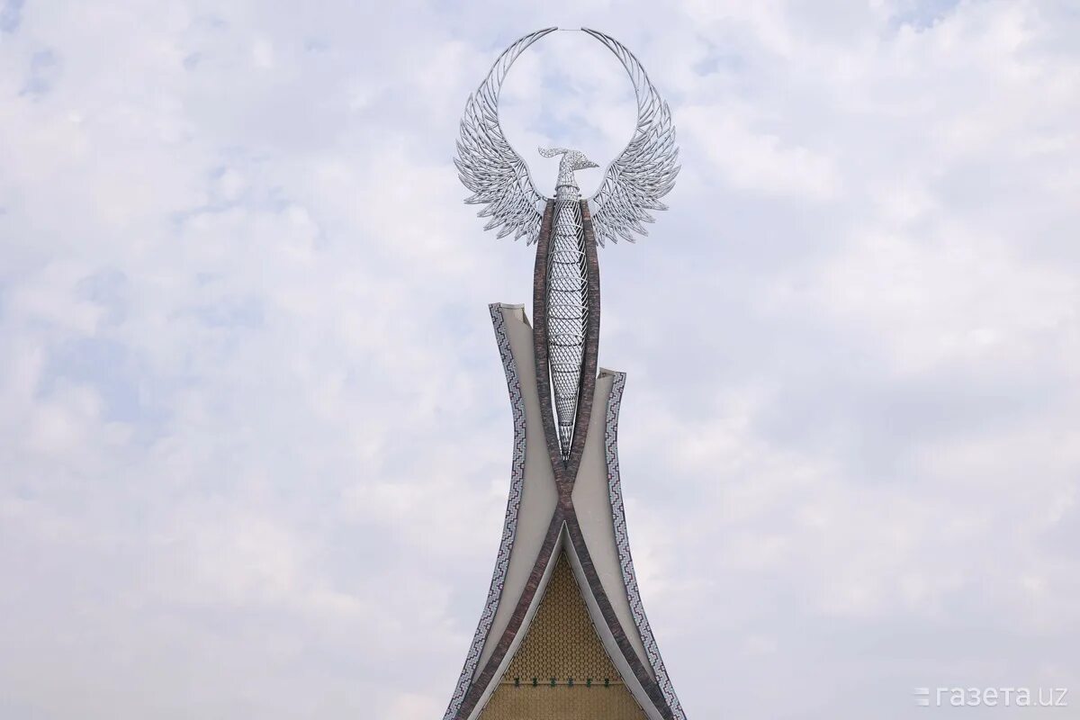 O zbekiston 2017. Монумент независимости в Ташкенте. Монумент Хумо Ташкент 2021. Парк независимости Ташкент.