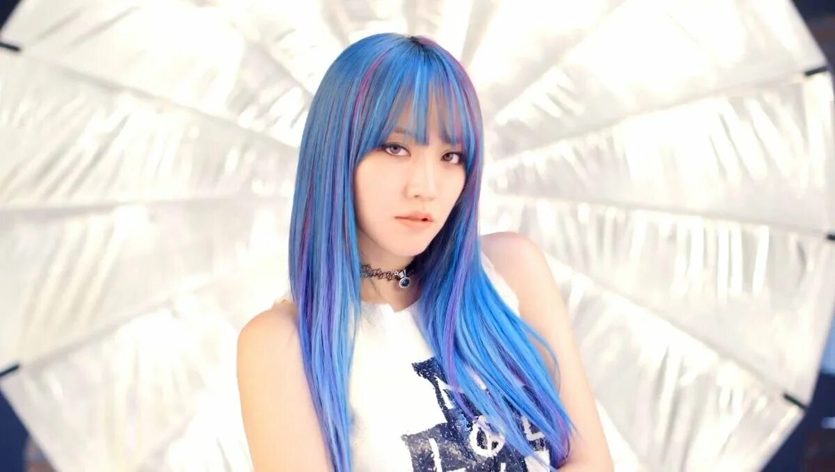 Синий металлик волосы. Fijimacintosh - blue hair dye. Halsey. Halsey frangipane. Холзи 2023.