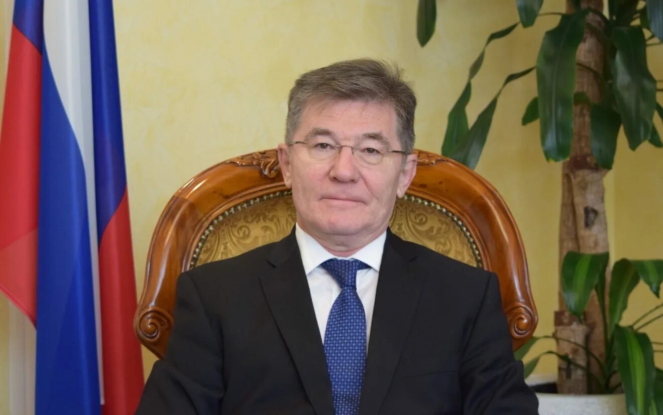 Посол России в Монголии Азизов.