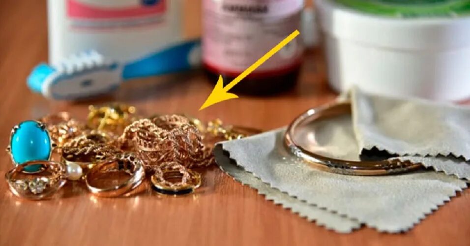 жемчуг в мыльном растворе. чистка ювелирных изделий. чем почистить бижутерию. чем почистить бижутерию. чистим украшения в домашних условиях.