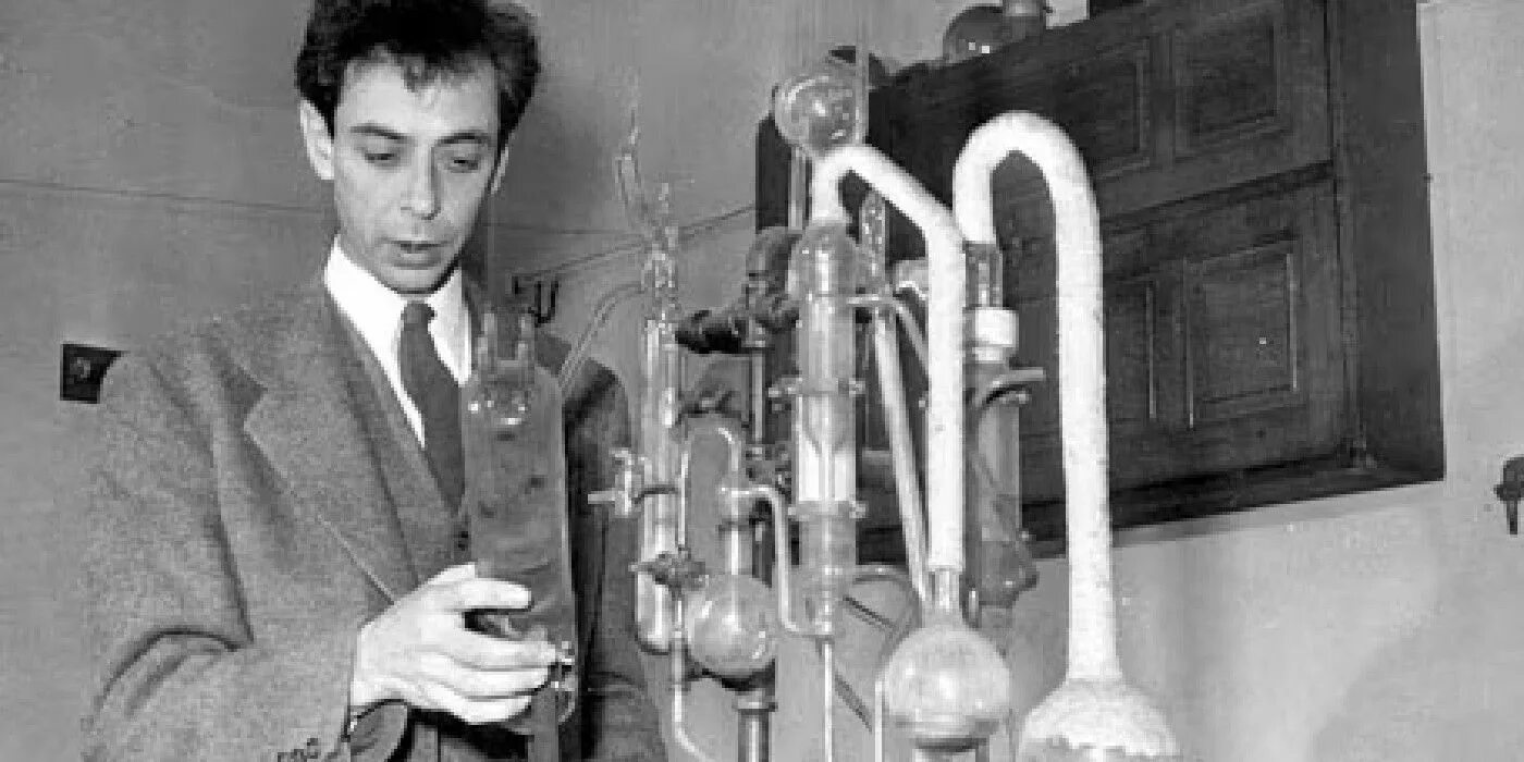 Оппенгеймер с женой. Оппенгеймер фильм 2021. Oppenheimer фильм. Роберт оппенгеймер. Frank oppenheimer.