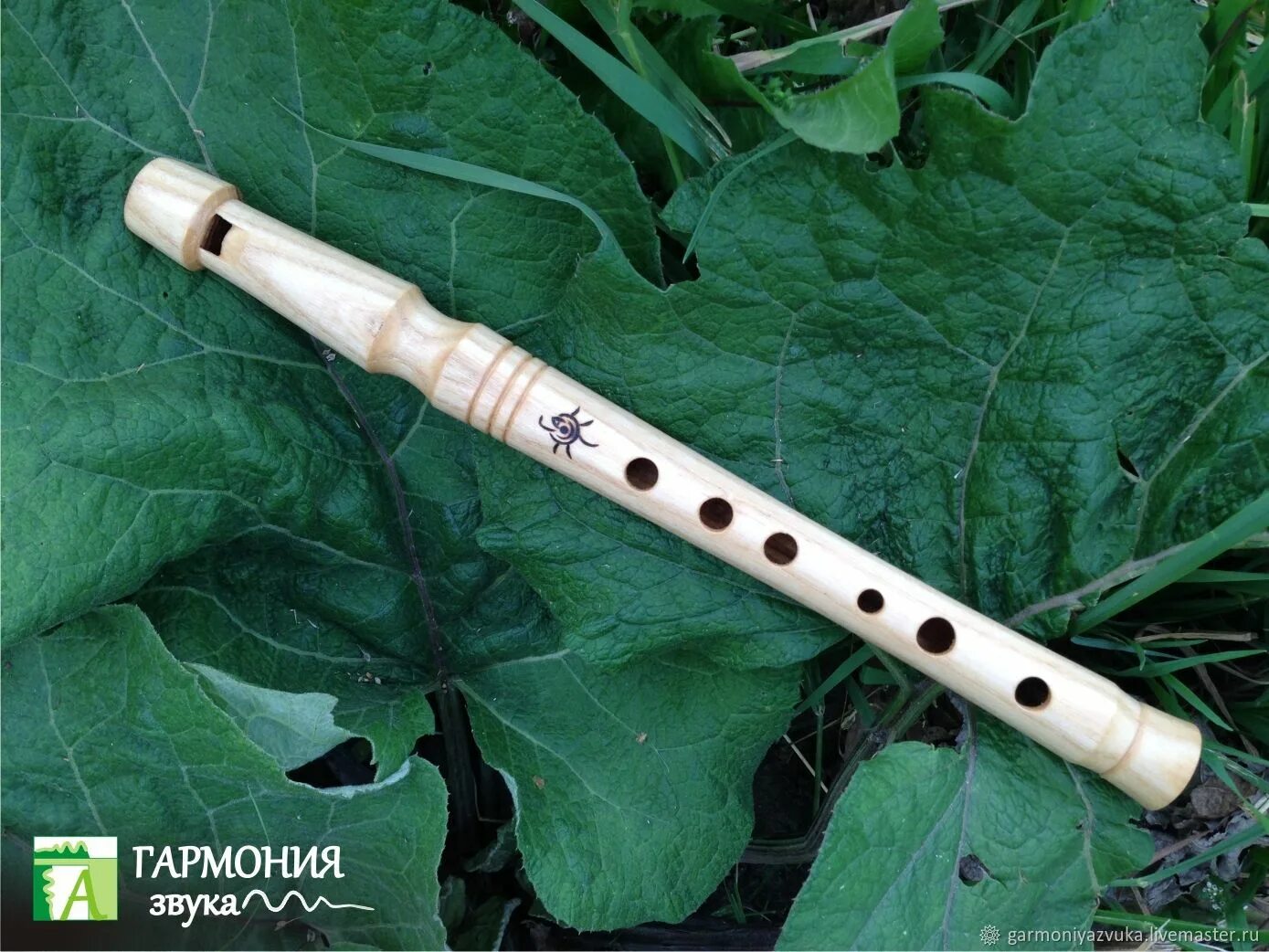 Керамическая флейта гусенок. Свирель народный инструмент. Гусенок на подставке. Свистулька окарина. Окарина духовой музыкальный инструмент.