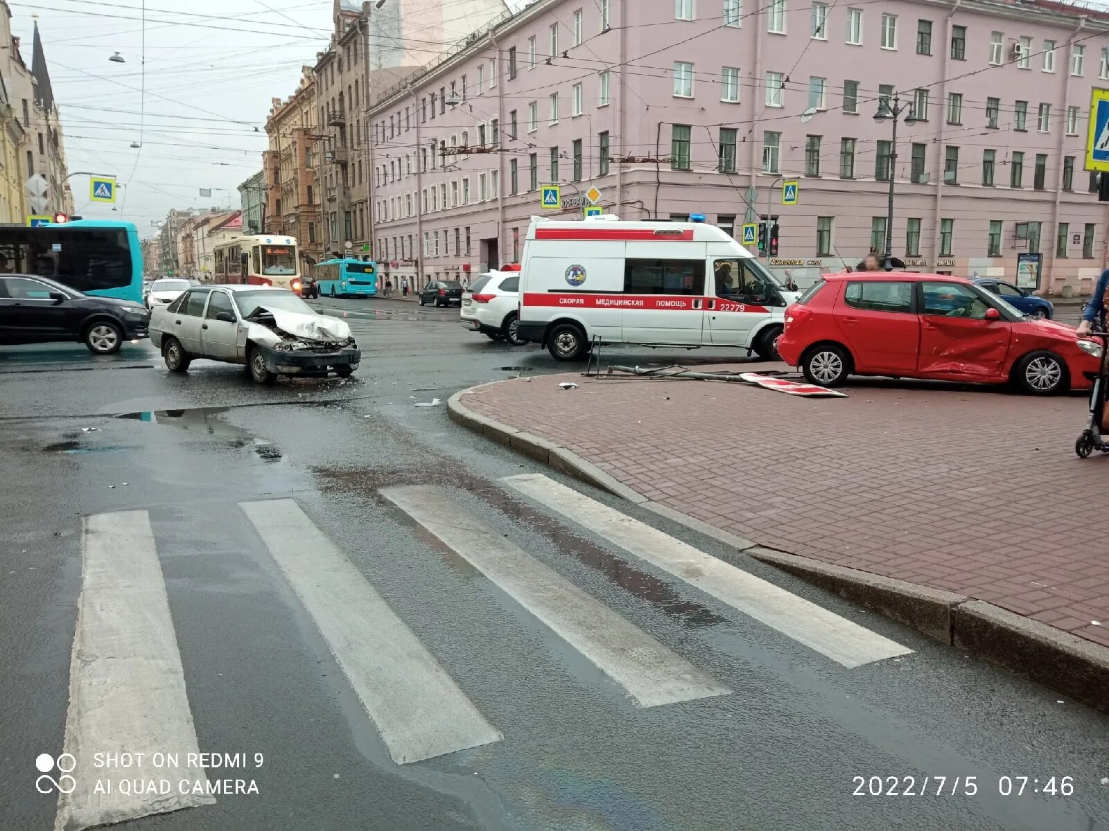 Чп на пискаревском проспекте. Санкт-Петербург авария на Рижском проспекте. Ливень в СПБ. Дождь в СПБ. Потоп в Питере.