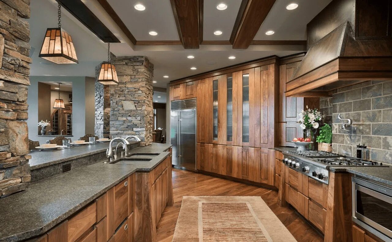 Деревянная кухня в интерьере. Кухня в деревянном стиле. Дерево в интерьере кухни. Камень и дерево в интерьере кухни.