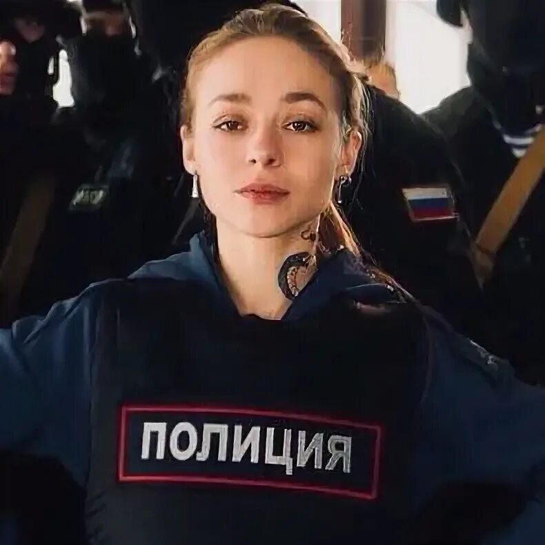 Алиса есть полиция алиса. Алиса есть полиция алиса. Алиса есть полиция алиса. Алиса рыбкина полицейский. Полицейский показывает.