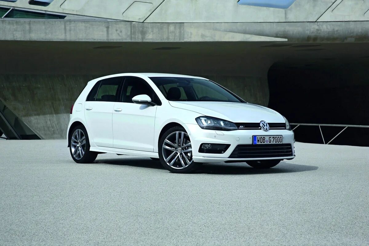 Vw r line. Volkswagen Golf VII R line. VW Golf 7 r line. Golf r 7.5. VW Golf r line.