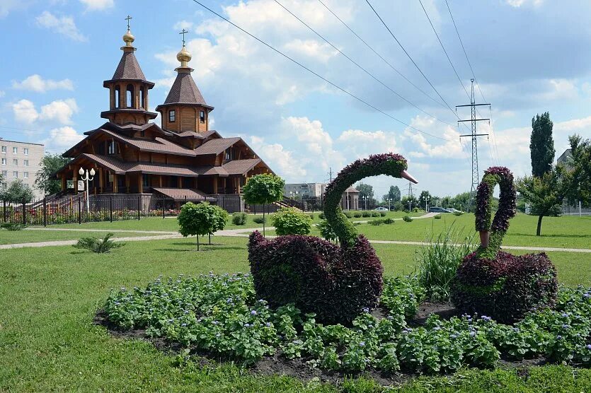 Губкин лебеди храм. Храм на поселке лебеди Губкин. Губкин город Белгородская. Губкин пос.лебеди Белгородской области-.