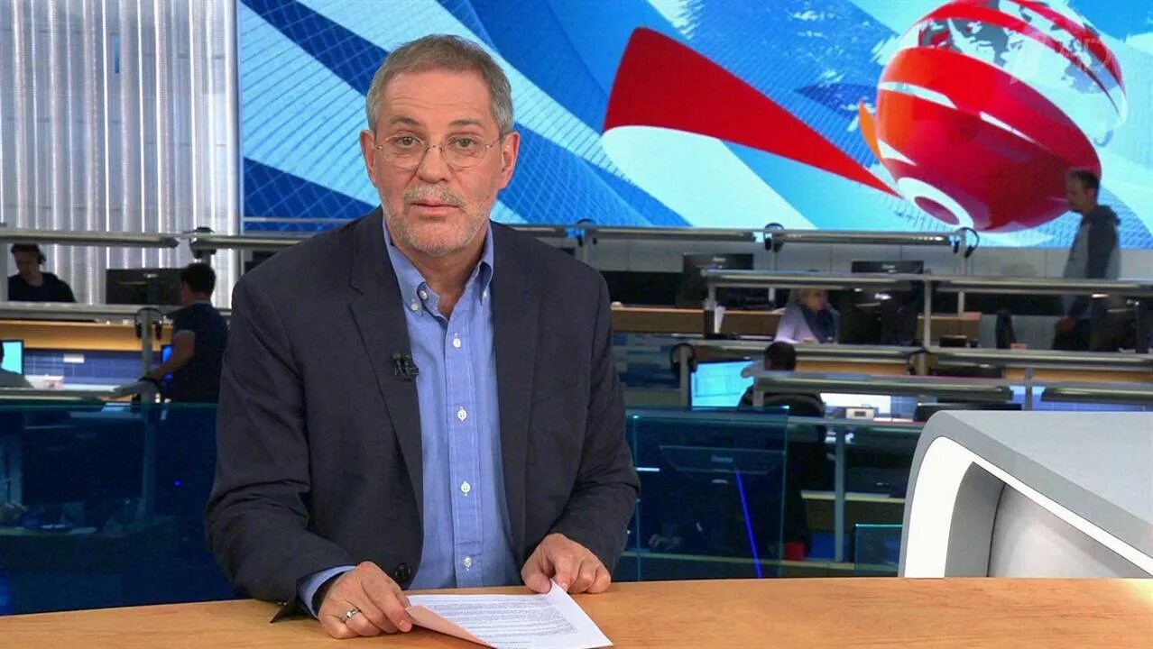 Юрий петров телеведущий. Тележурналист игорь выхухолев. Екатерина андреева на телеканале. Игорь выхухолев фото. Программа время лет ведущий.