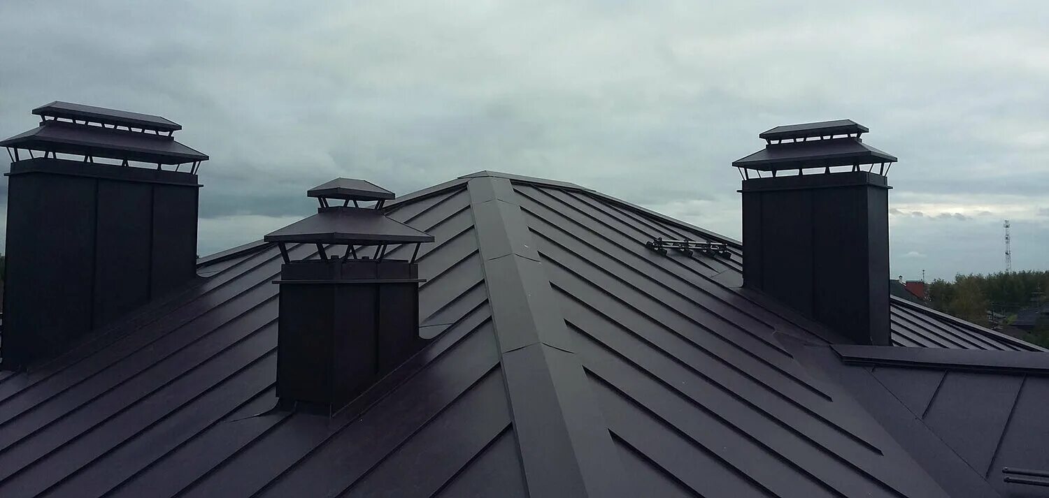 фальцевая кровля вентиляционные шахты. ремонт кровли склада. парапет на крыше. дымник 7024. флюгарка вентканала.
