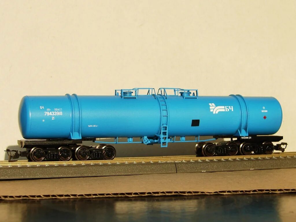 восьмиосная цистерна для бензина (модель 15-1500). 8 осные цистерны. железнодорожная цистерна 8г514. 8 осные цистерны. 8 осный вагон цистерна.