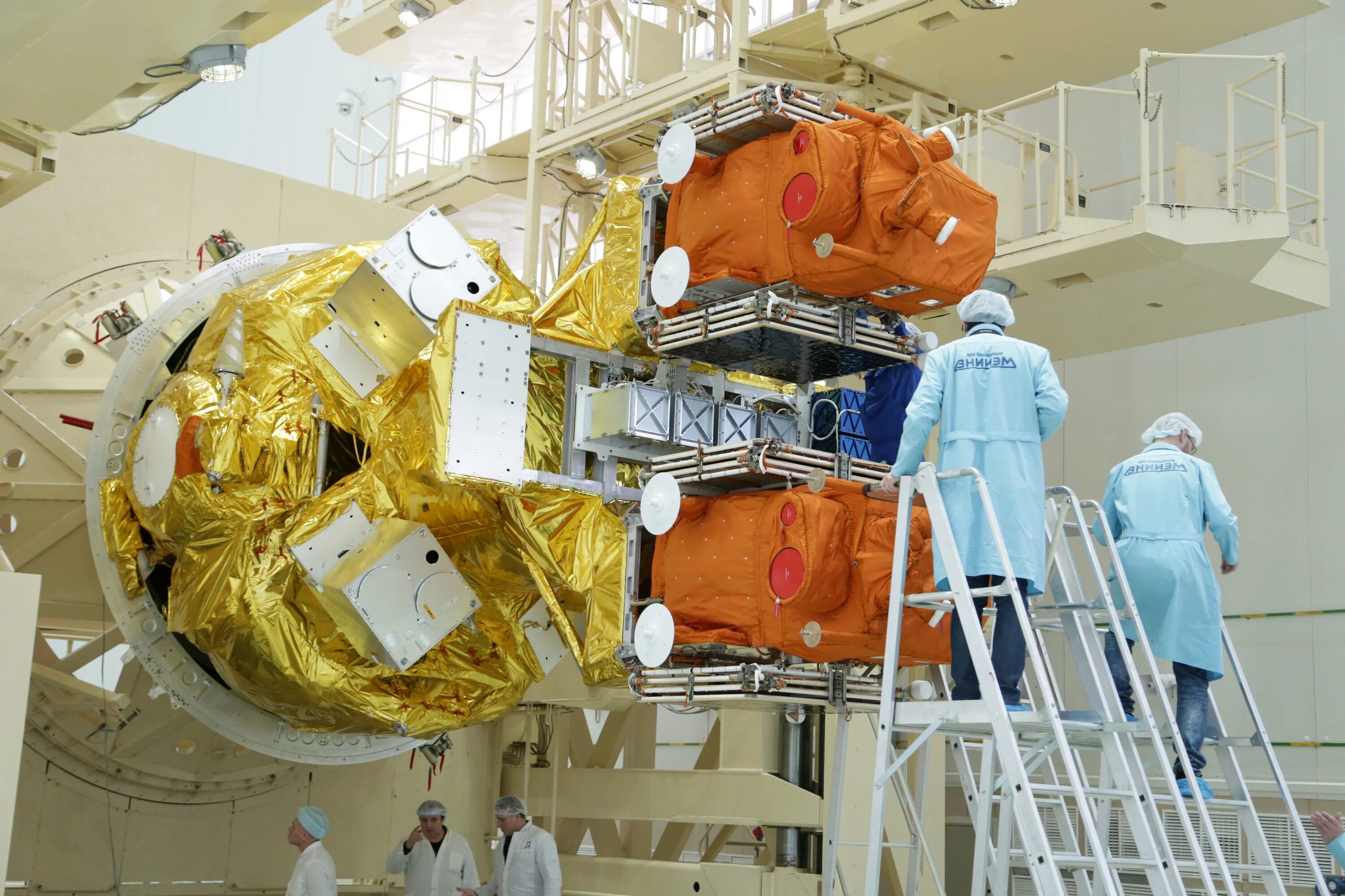 луна-25 космический аппарат. One web космический аппарат. космический телескоп «спектр-рг». космическое оборудование. космические технологии.