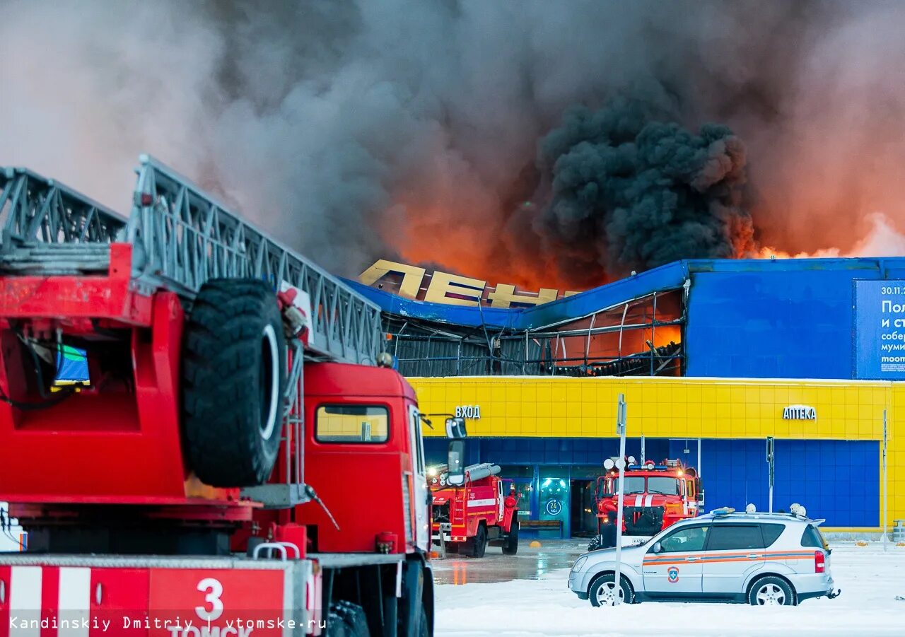 Пожар в ленте Томск на Елизаровых. Пожар в ТЦ лента Томск. Пожар в магазине лента в Томске. Лента в Томске пожар 21 декабря.