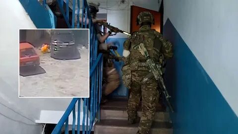 Террорист лежит без штанов