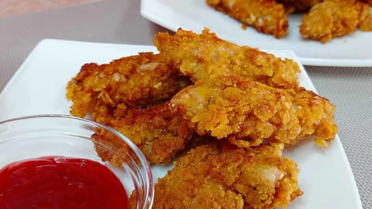 Как приготовить стрипсы как в kfc. Стрипсы куриные кфс. стрипсы в терияки. наггетсы и стрипсы кфс. чикен терияки кфс.
