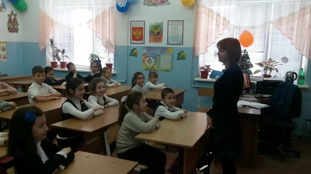 Каспийск школа 2 фото. Школа 2 каспийск учителя. Сайт сош 2 каспийск. Средняя школа 4 каспийск. Сайт школы 2 г каспийск.