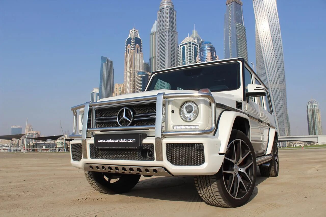 Гелик в дубае. Mercedes-Benz g63 AMG Dubai White. G63 AMG Dubai. Mercedes Benz g63 AMG 2017 Dubai. Mercedes g63 AMG В Дубае.