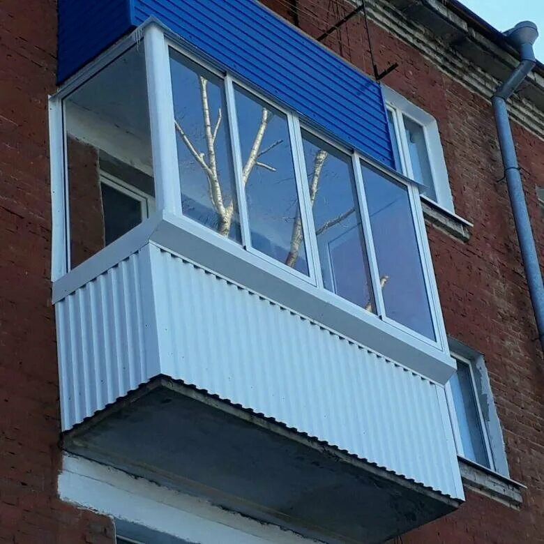 балконы иркутск. интерьер балкона. балкон с выносом. балконы иркутск. пластиковый балкон.