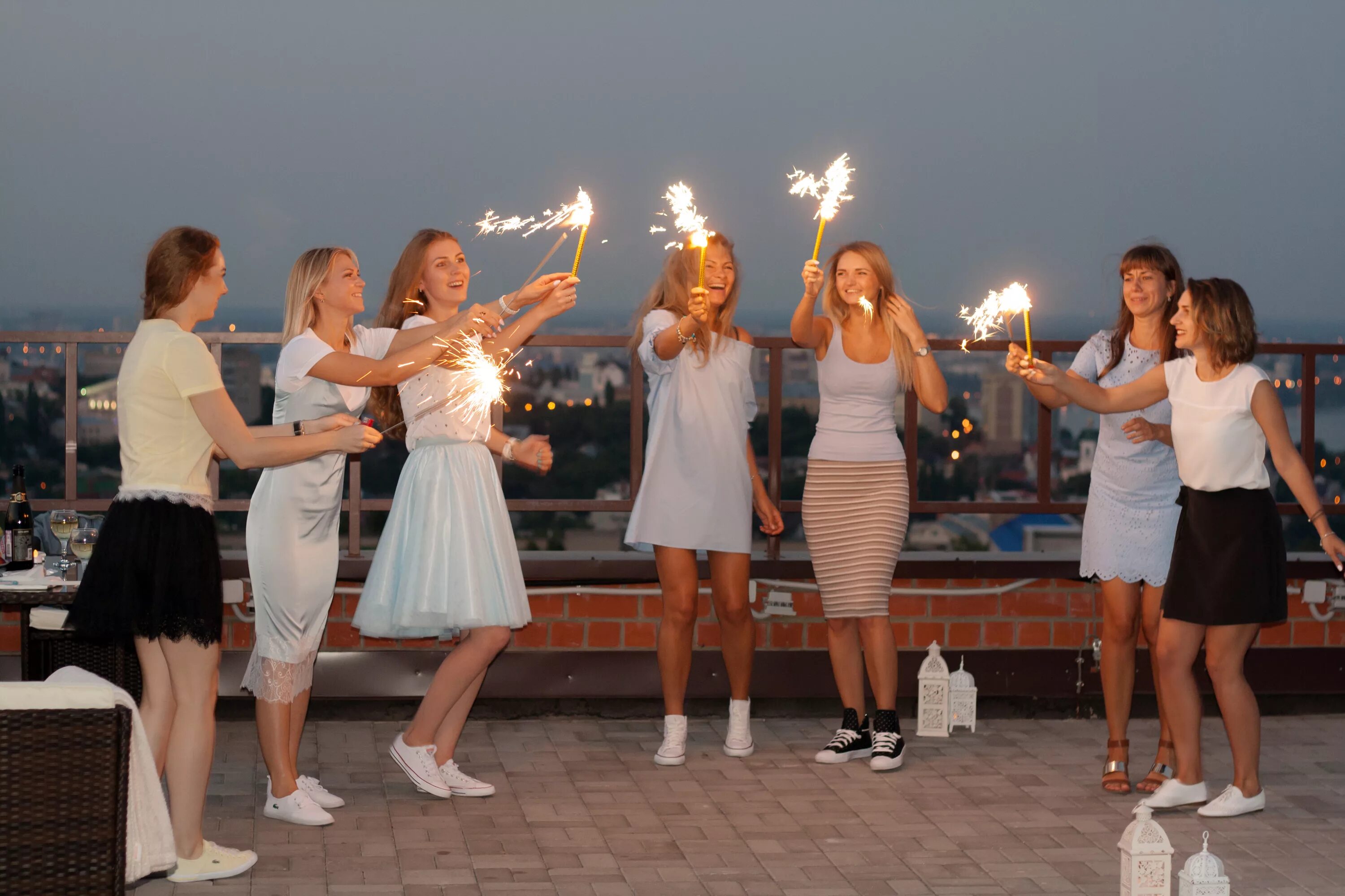 Идеи для девичника. Фотосессия девичник в отеле. День рождения девичник. Отмечаем выпускной. Провести друзей по городу